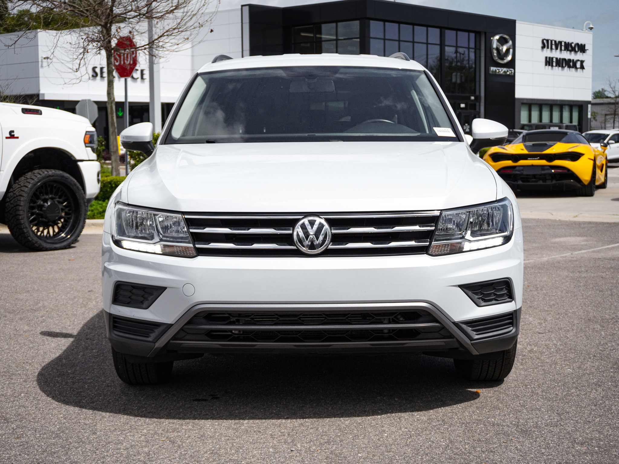 2018 Volkswagen Tiguan SE photo 2