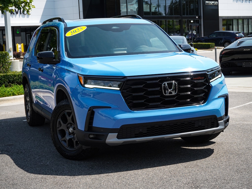 Used 2025 Honda Pilot TrailSport SUV