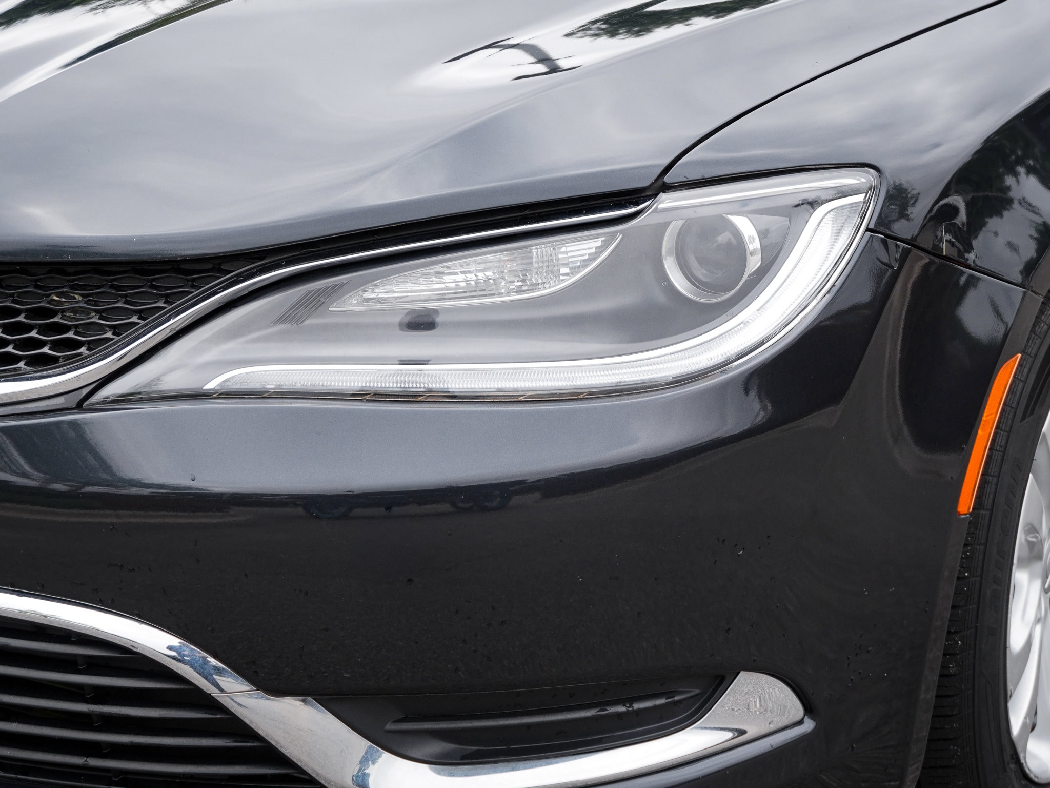 2017 Chrysler 200 Limited Platinum photo 4