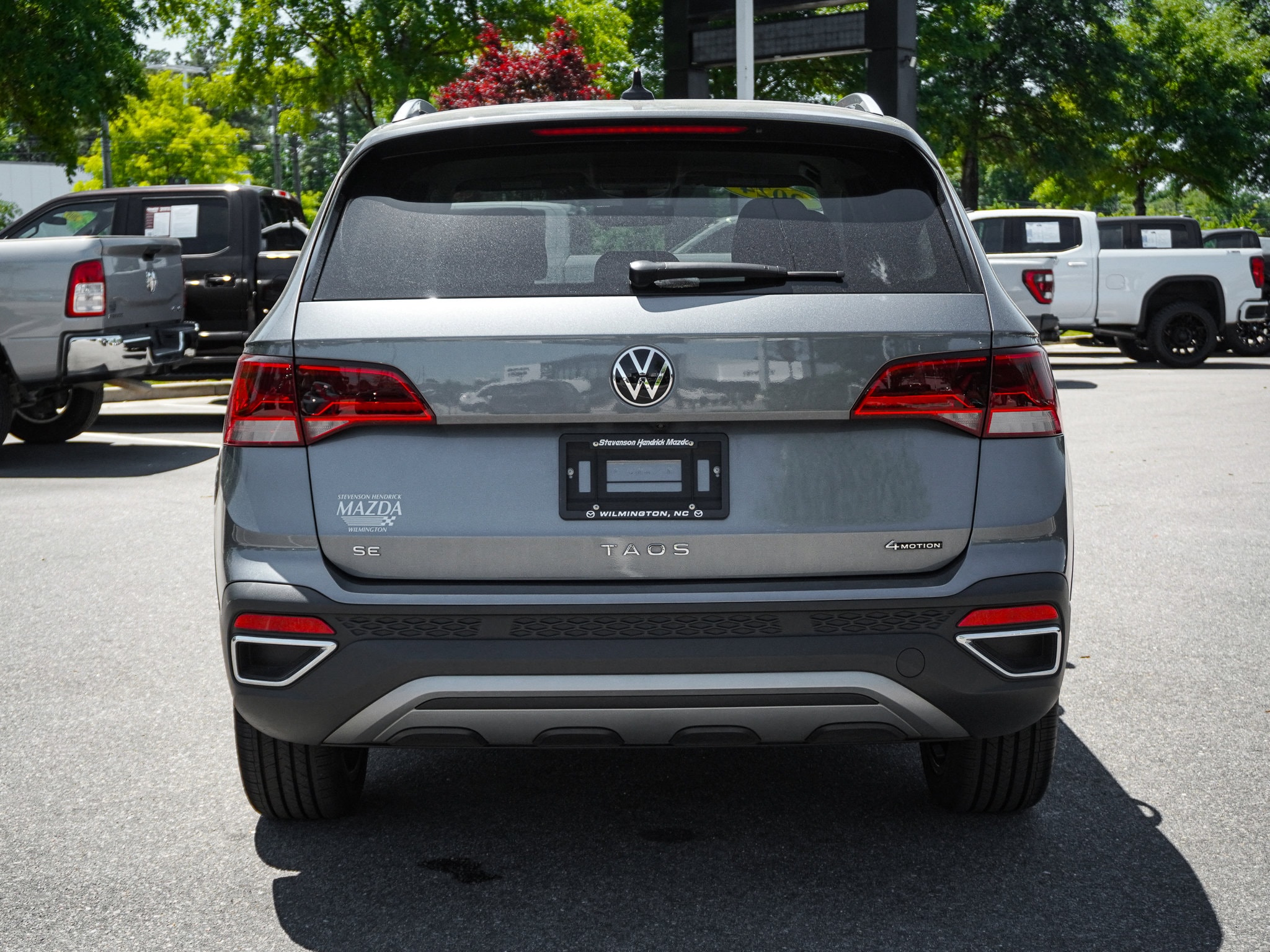 2024 Volkswagen Taos SE photo 3