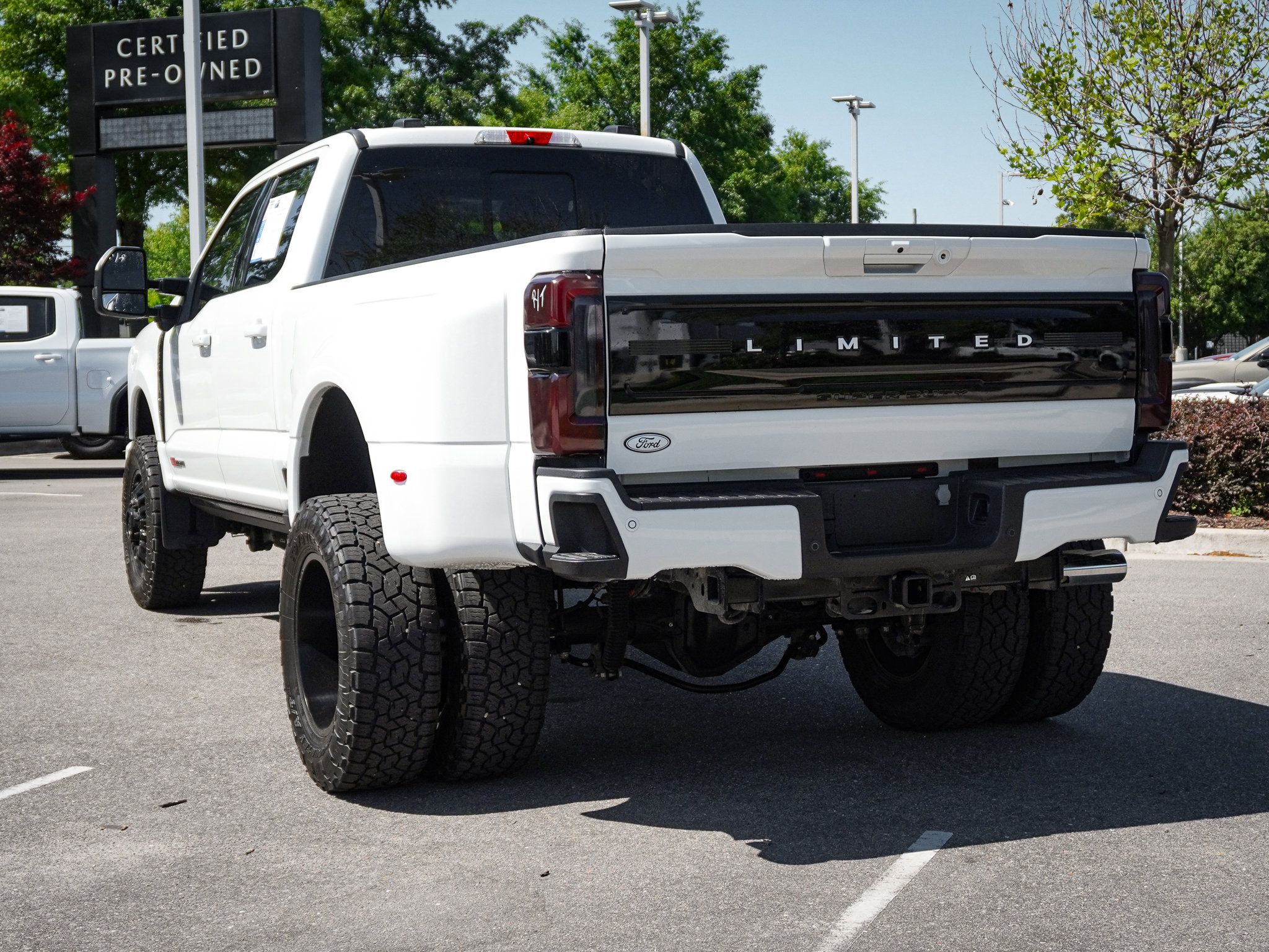 2024 Ford Super Duty F-350 DRW Limited photo 5