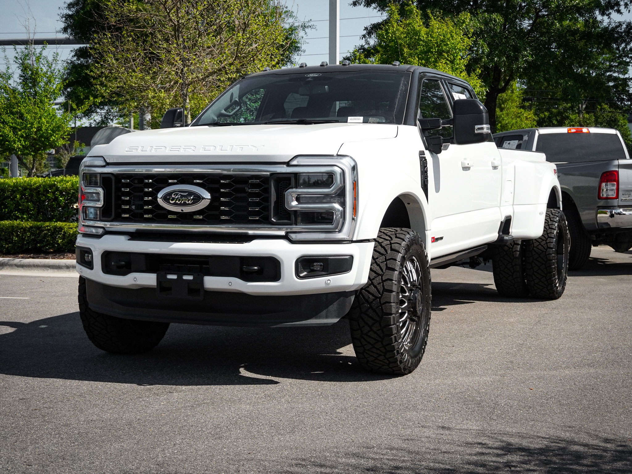 2026 Ford Super Duty F-450 DRW Platinum photo 2