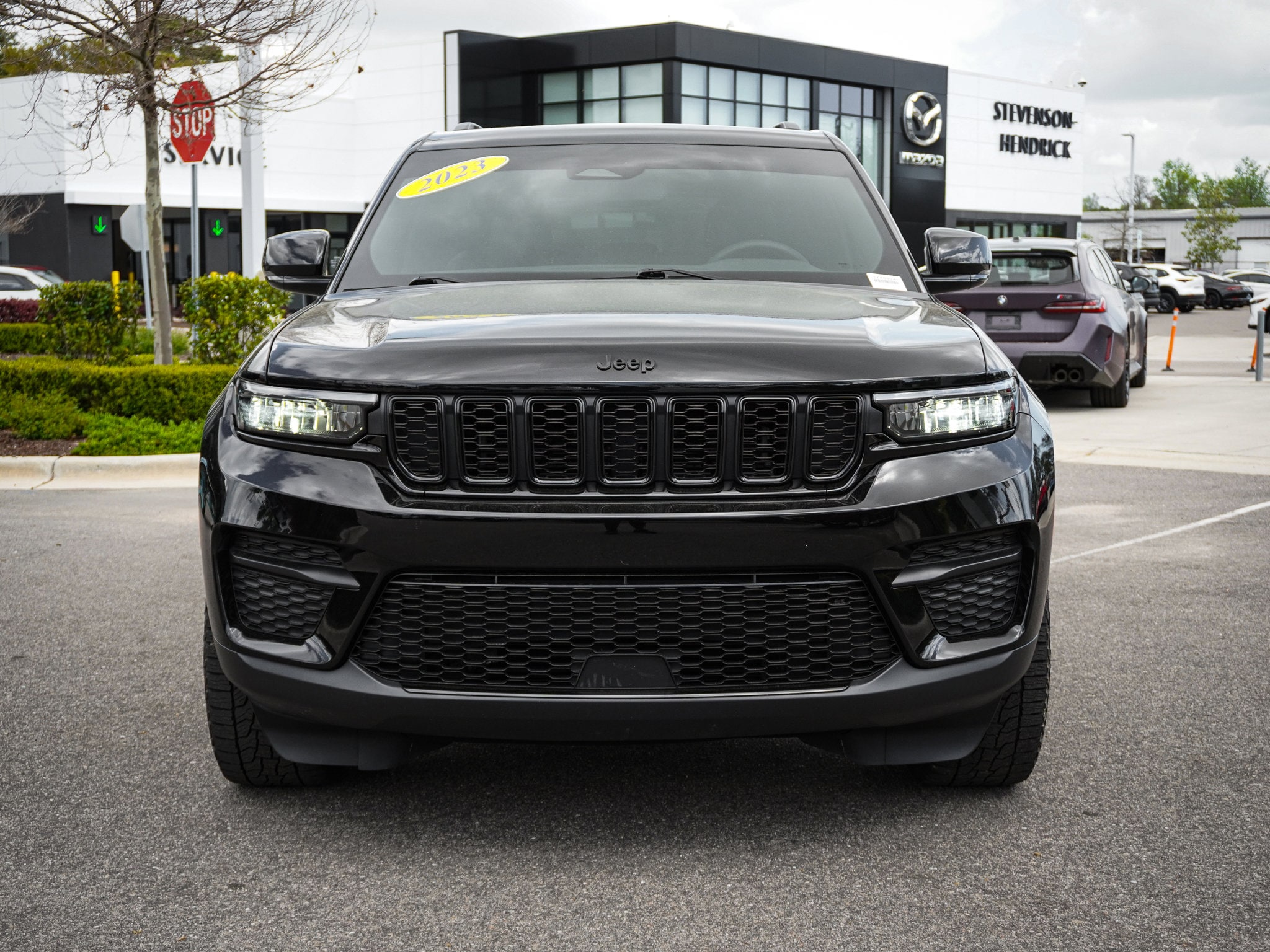 2023 Jeep Grand Cherokee Altitude photo 2