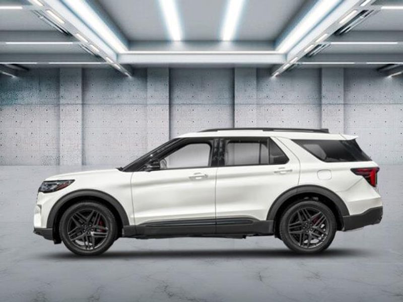 2025 Ford Explorer ST photo 2