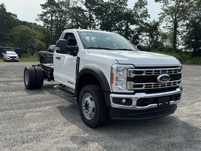 2025 Ford F-600 photo 2