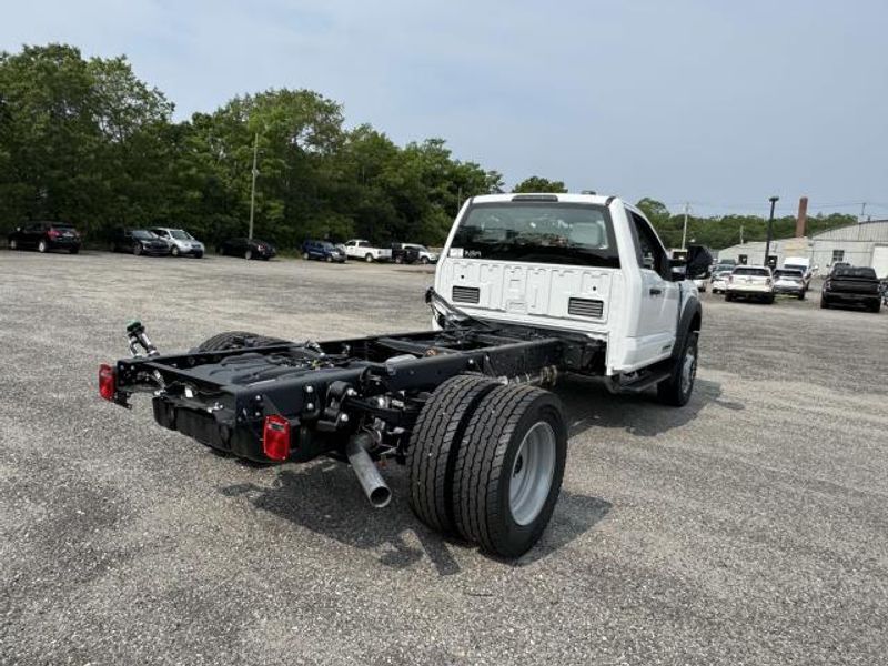 2025 Ford F-600 photo 4