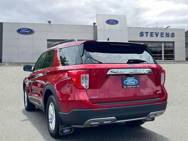 2023 Ford Explorer XLT photo 3