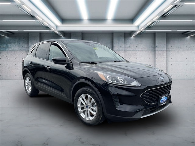 Used 2020 Ford Escape SE with VIN 1FMCU9G60LUA85172 for sale in Patchogue, NY