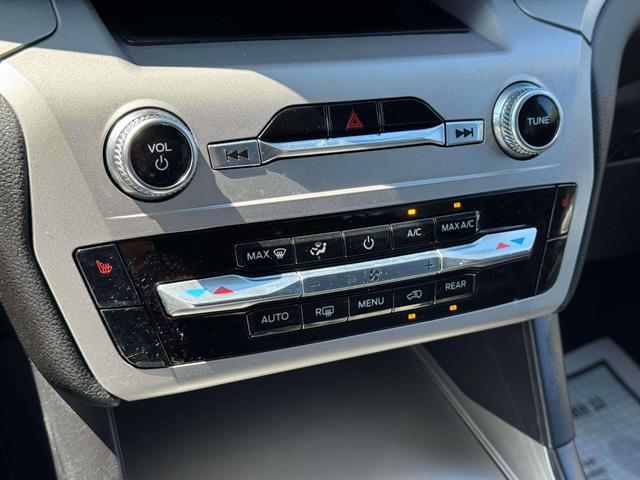 2022 Ford Explorer XLT - Photo 16
