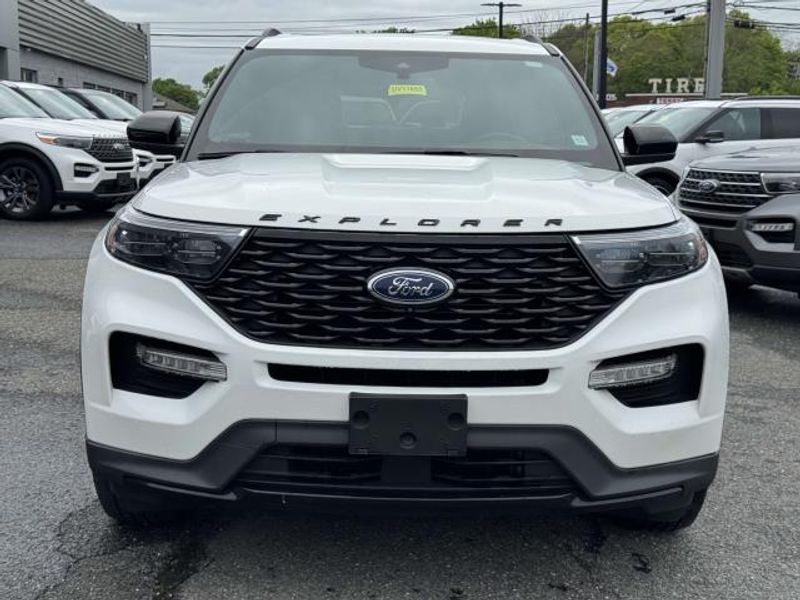 2022 Ford Explorer ST-Line photo 4