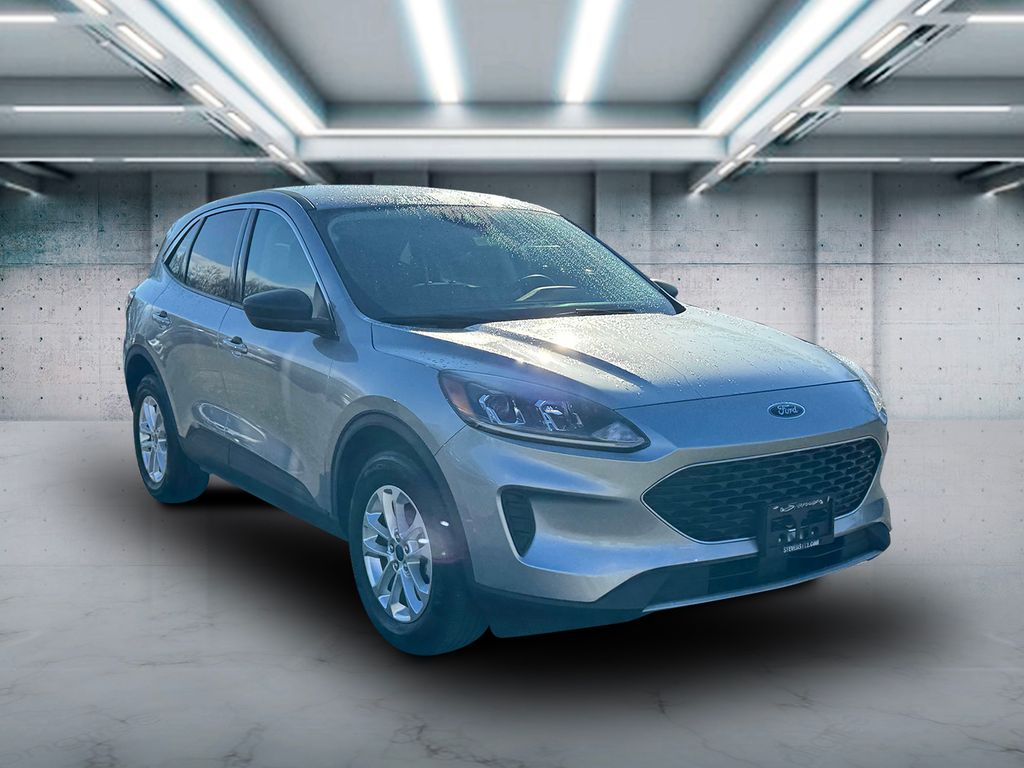 Used 2022 Ford Escape SE with VIN 1FMCU9G64NUA08551 for sale in Patchogue, NY