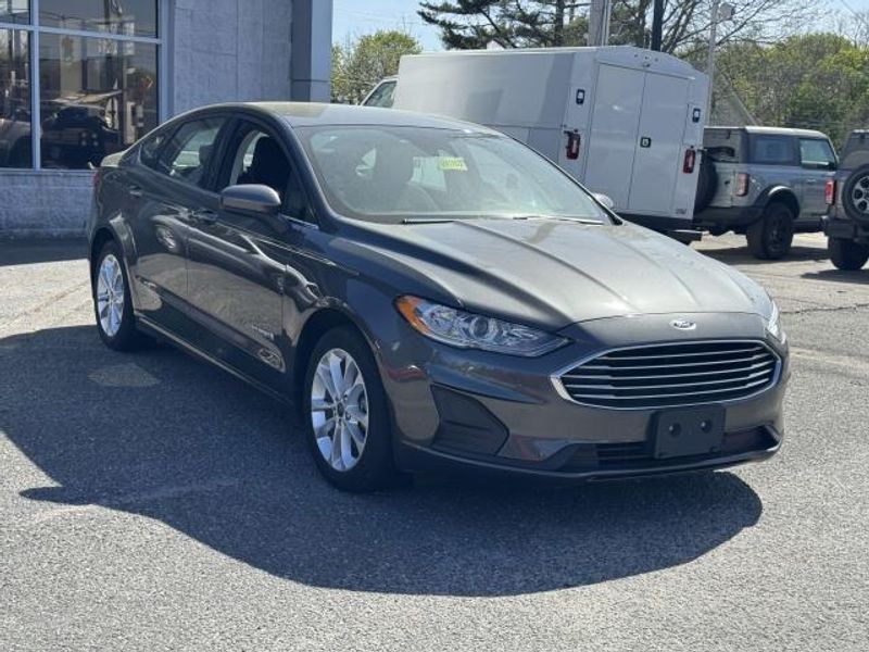 Used 2019 Ford Fusion Hybrid SE with VIN 3FA6P0LUXKR271502 for sale in Patchogue, NY