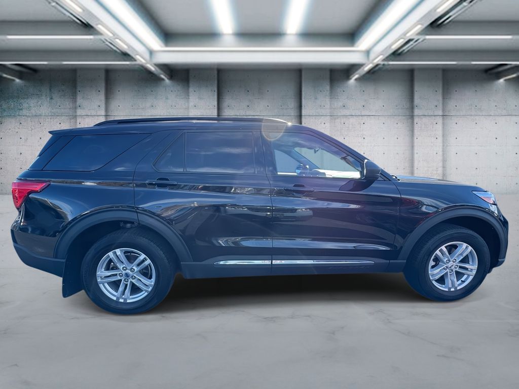 2022 Ford Explorer XLT Sport photo 2