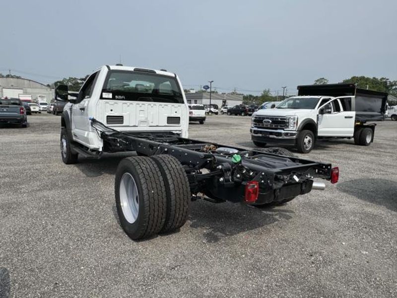 2025 Ford F-600 photo 3