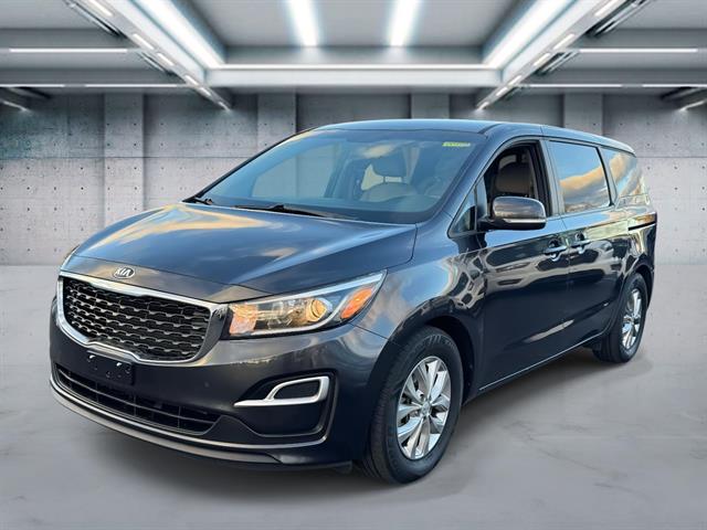 2019 Kia Sedona LX's photo