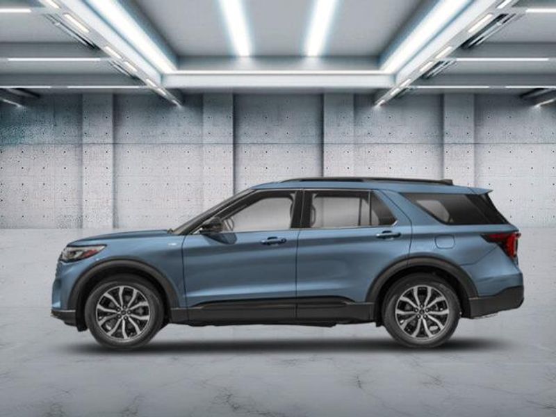 2026 Ford Explorer ST-Line photo 2