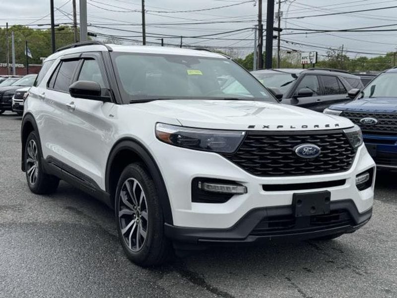 2022 Ford Explorer ST-Line photo 2