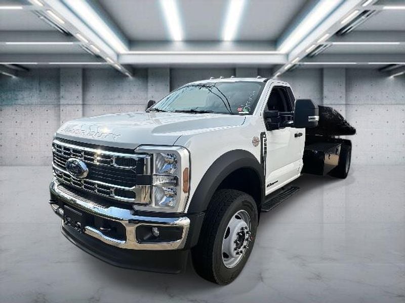 2025 Ford F-600 Super Duty Chassis Cab XL's photo