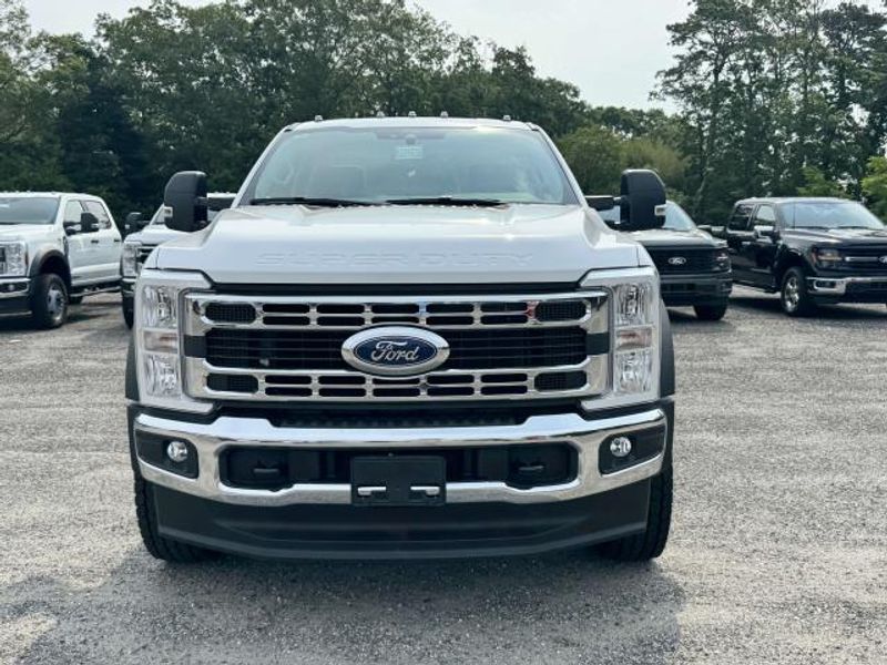 2025 Ford F-600 photo 3