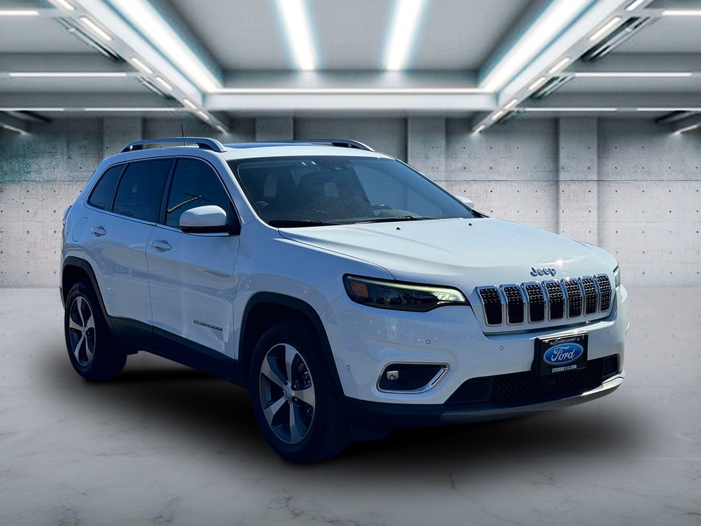 Used 2021 Jeep Cherokee Limited with VIN 1C4PJMDX5MD139064 for sale in Patchogue, NY