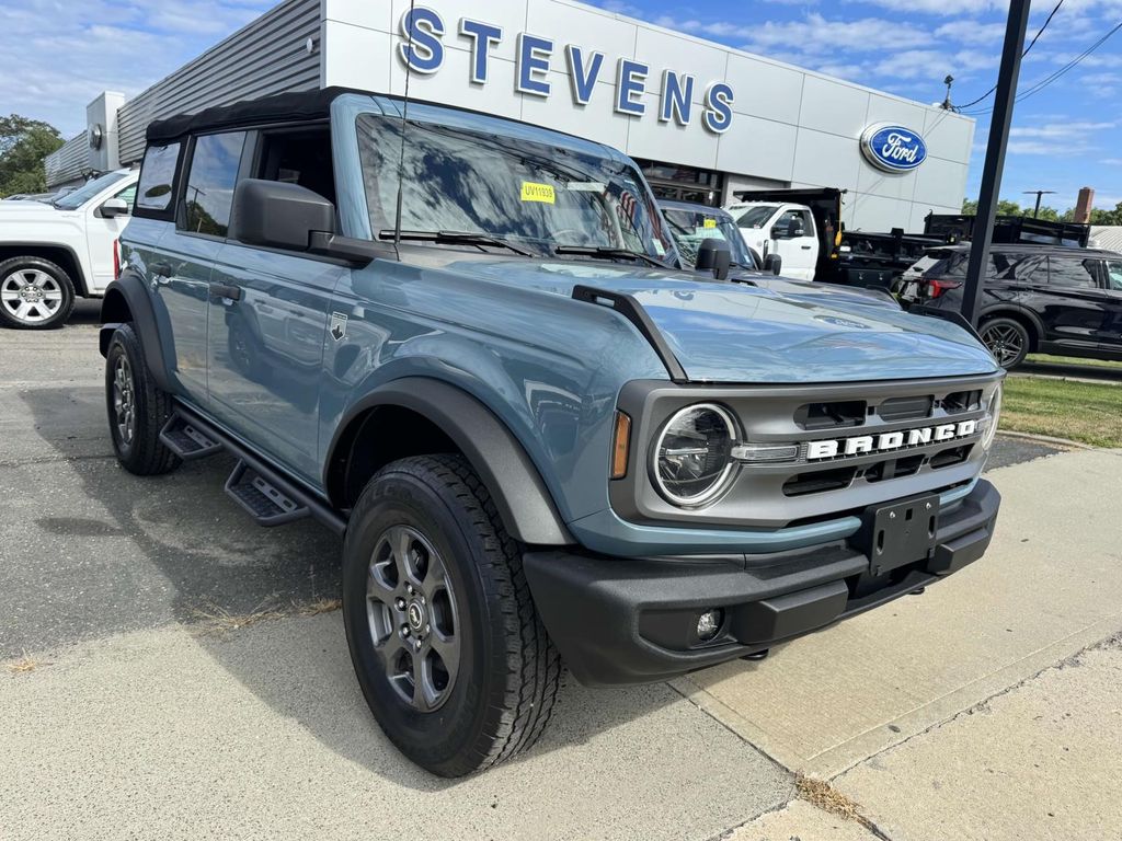 2022 Ford Bronco Big Bend photo 2