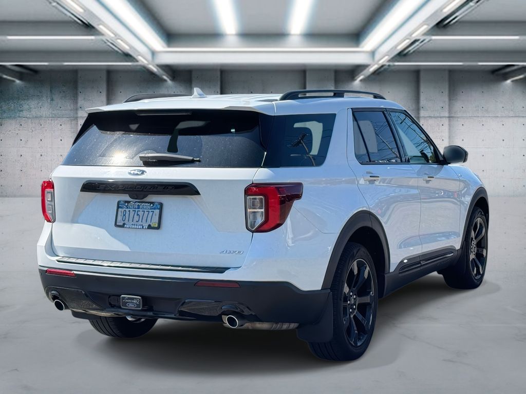 2022 Ford Explorer ST-Line photo 2