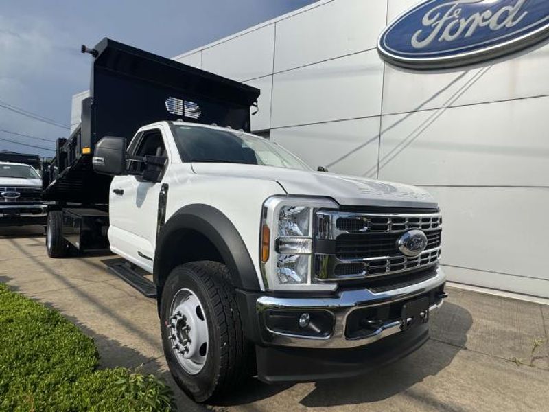 2025 Ford F-600 photo 2