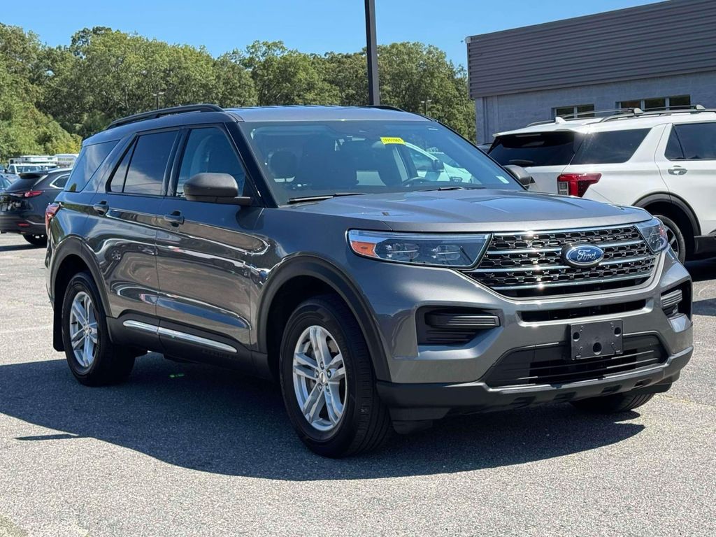 2022 Ford Explorer XLT photo 2