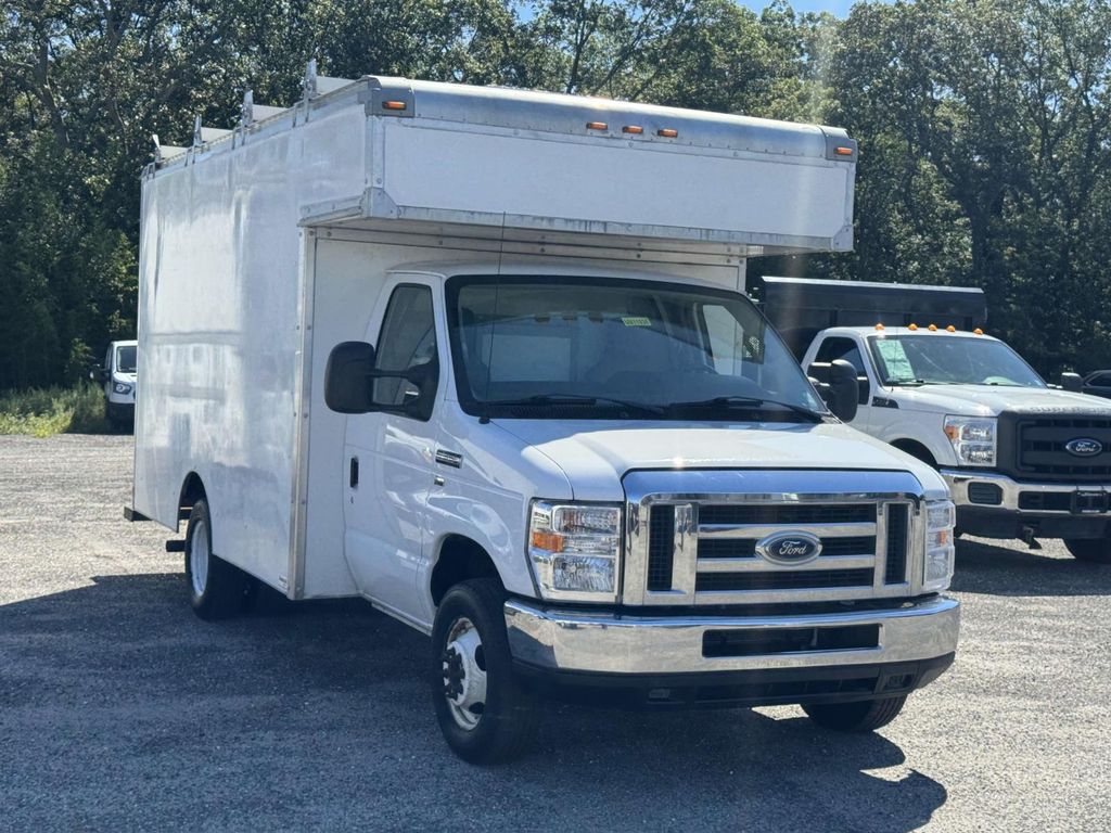 2018 Ford E-350 photo 2