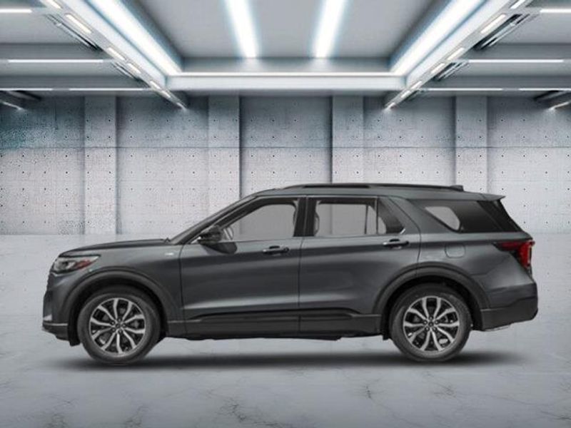 2026 Ford Explorer ST-Line photo 2