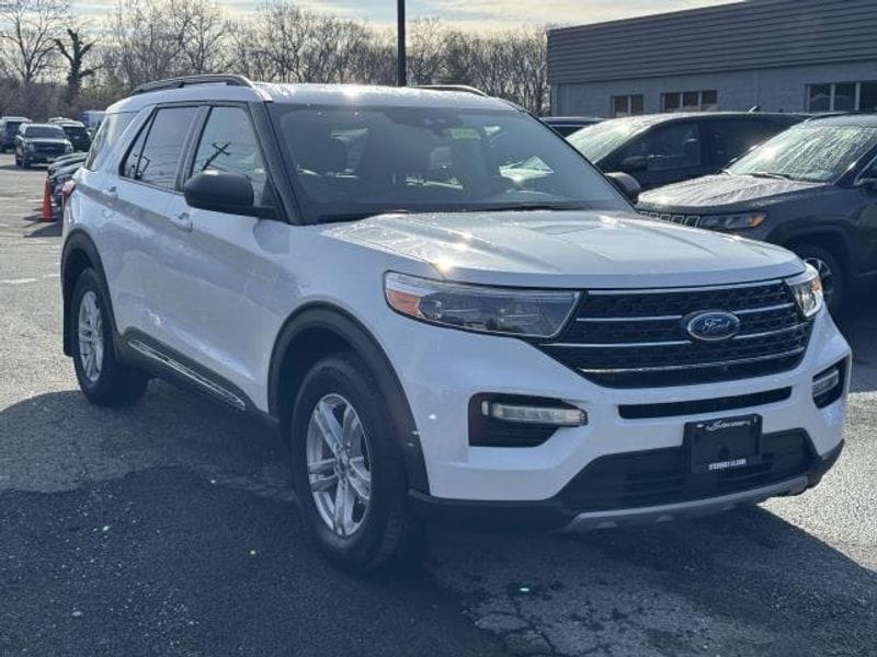 Used 2021 Ford Explorer XLT with VIN 1FMSK8DH1MGC48302 for sale in Patchogue, NY