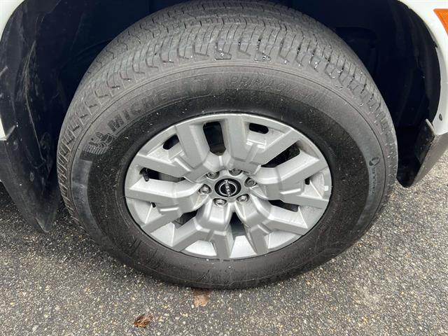 2024 Nissan Frontier SV photo 2