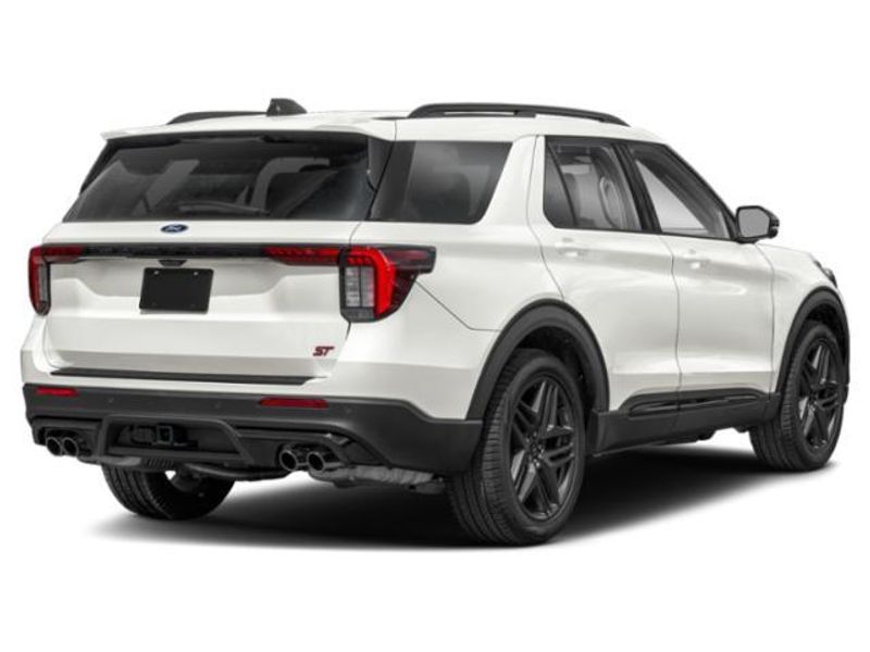 2025 Ford Explorer ST photo 3