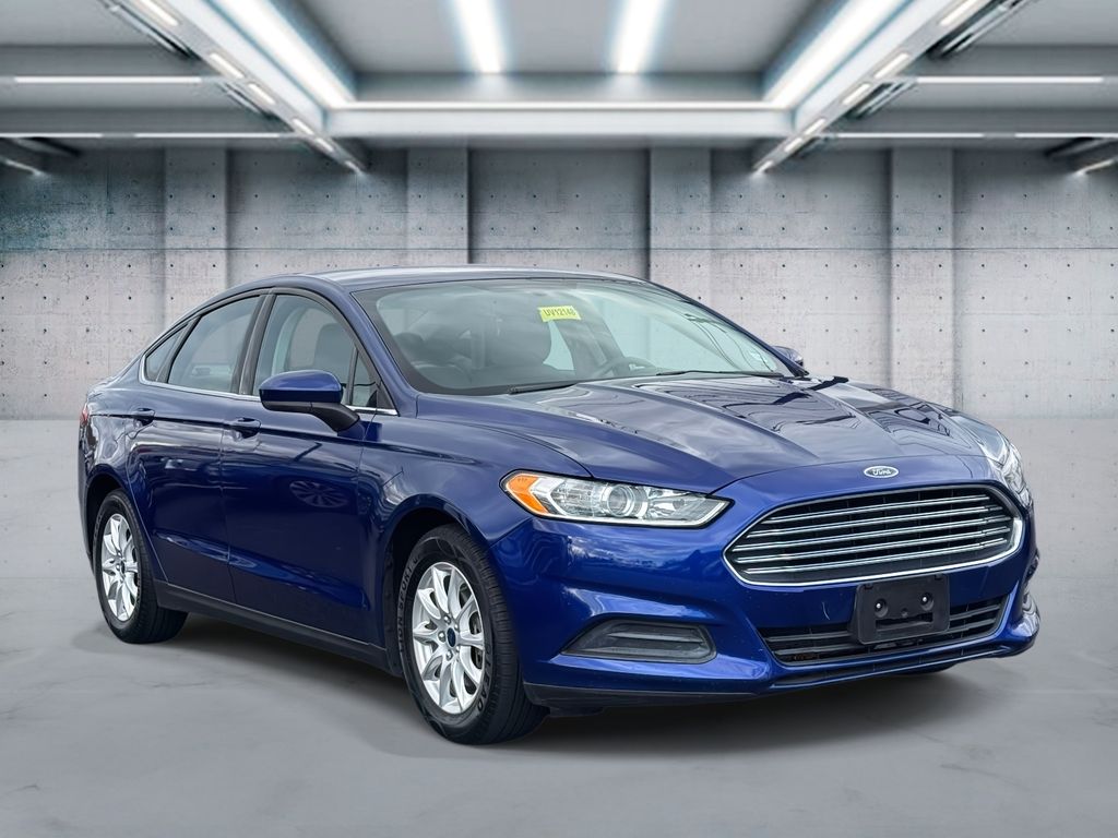 2016 Ford Fusion S photo 2