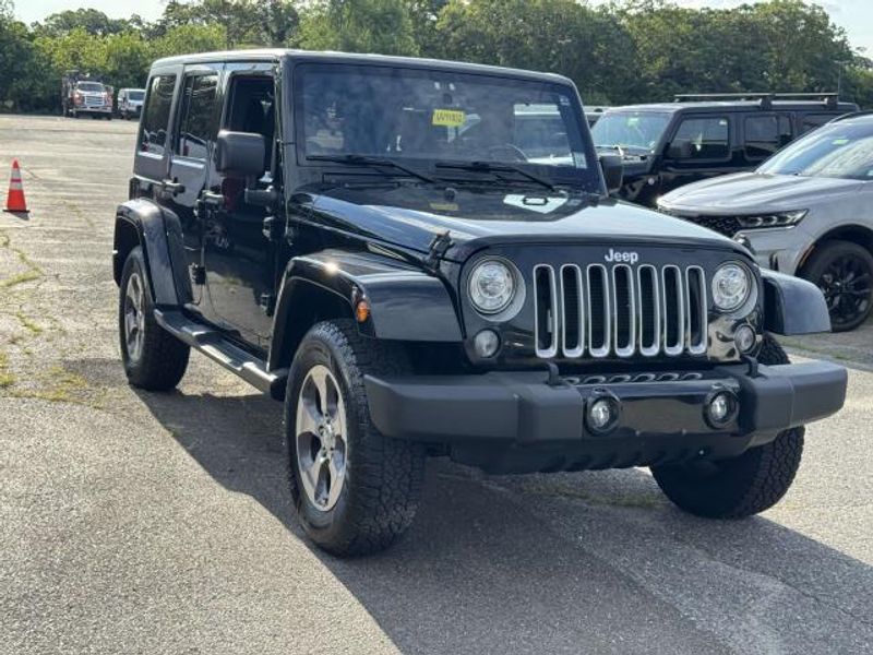 2017 Jeep Wrangler Unlimited Sahara photo 2