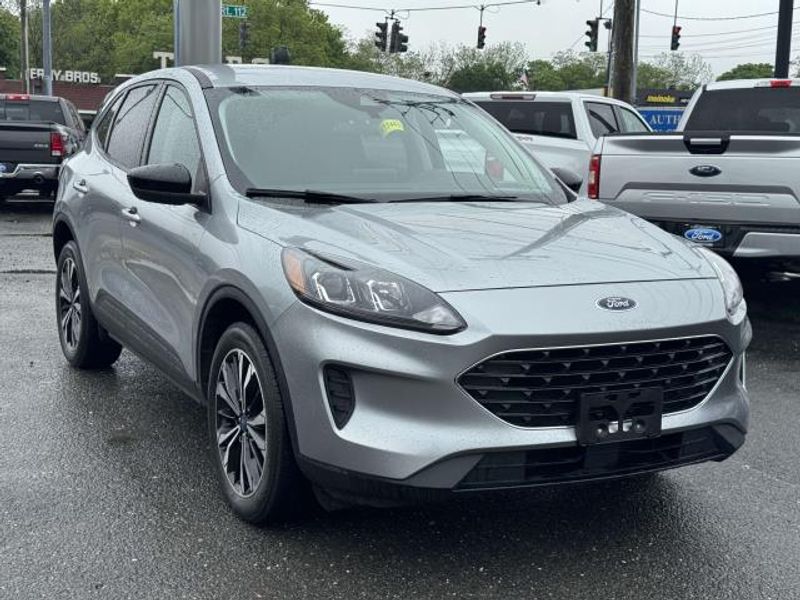 Used 2022 Ford Escape SE with VIN 1FMCU9G6XNUA87112 for sale in Patchogue, NY