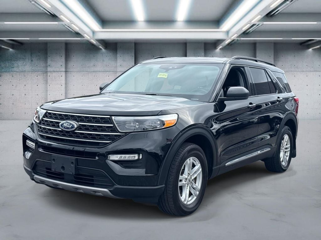 2023 Ford Explorer XLT's photo