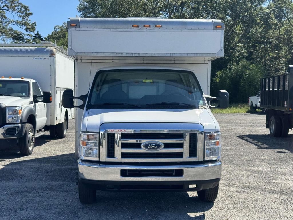 2018 Ford E-350 photo 4