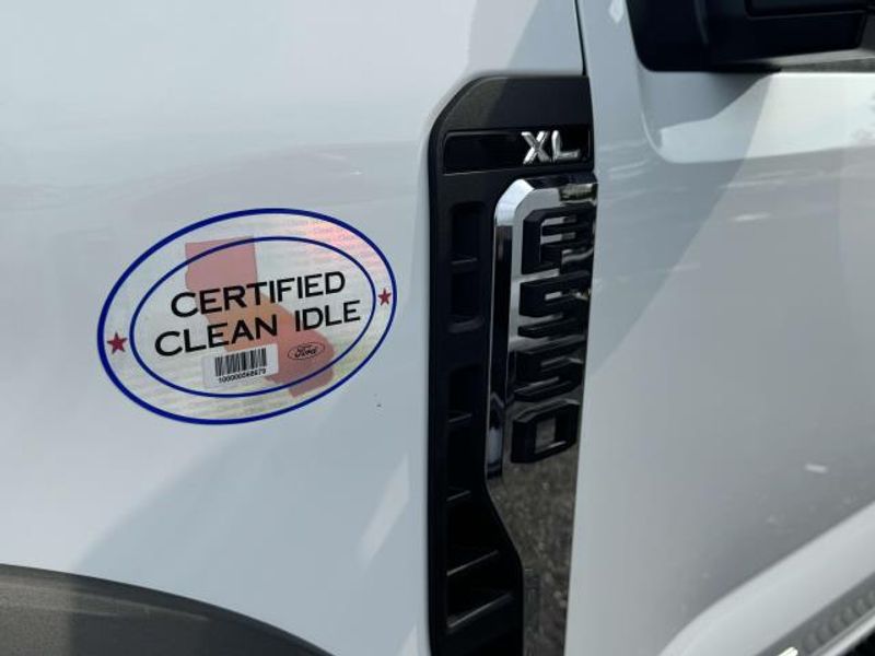 2025 Ford F-550 XL photo 4