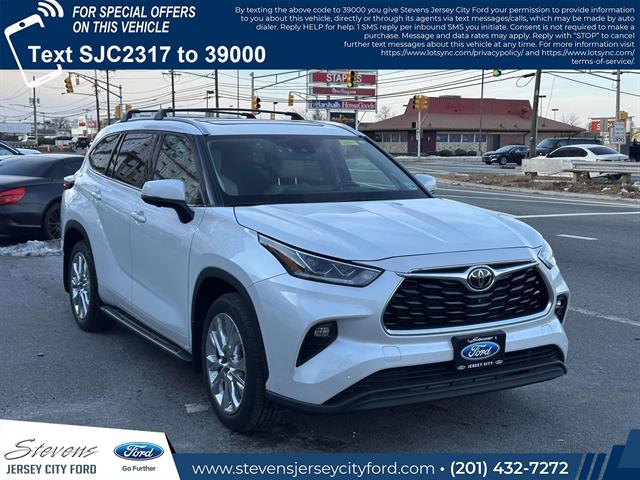 2023 Toyota Highlander L's photo