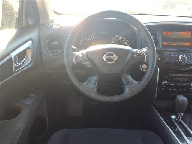 2015 Nissan Pathfinder S photo 3
