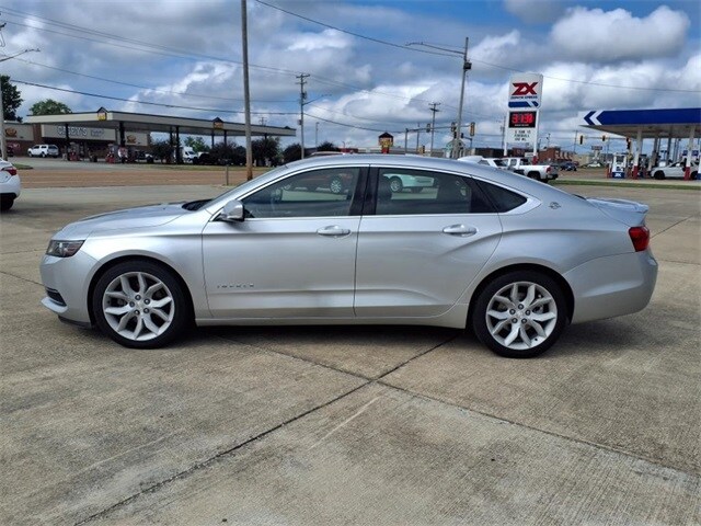 2017 Chevrolet Impala 1LT photo 2
