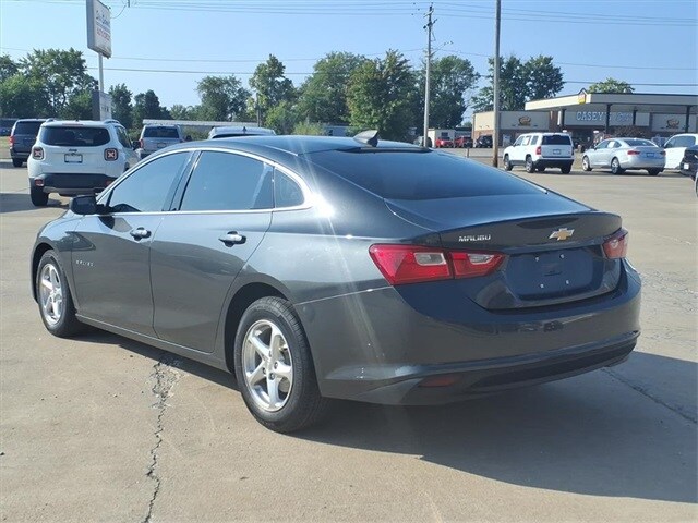 2018 Chevrolet Malibu LS photo 2