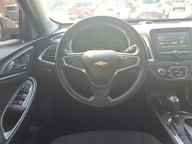 2018 Chevrolet Malibu LS photo 3