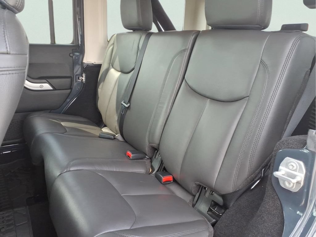 2016 Jeep Wrangler Unlimited Sahara - Photo 19