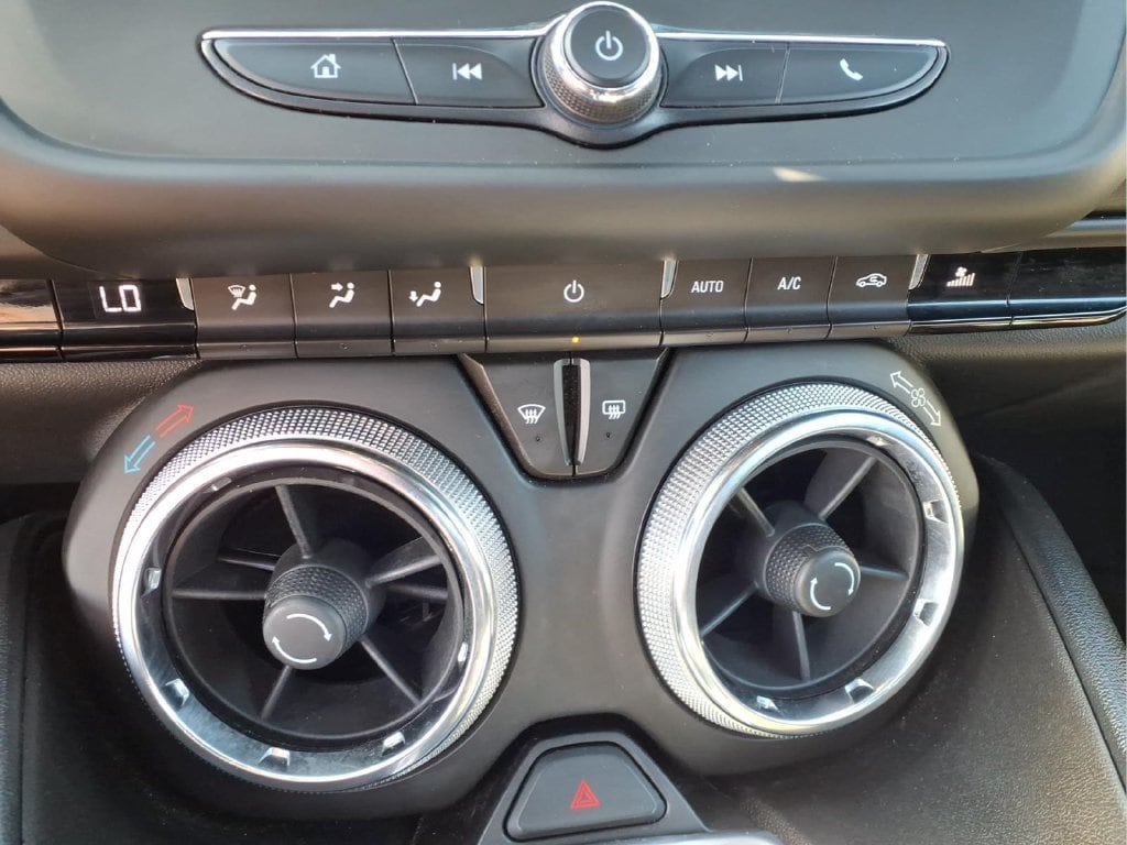 2018 Chevrolet Camaro 1LT - Photo 12
