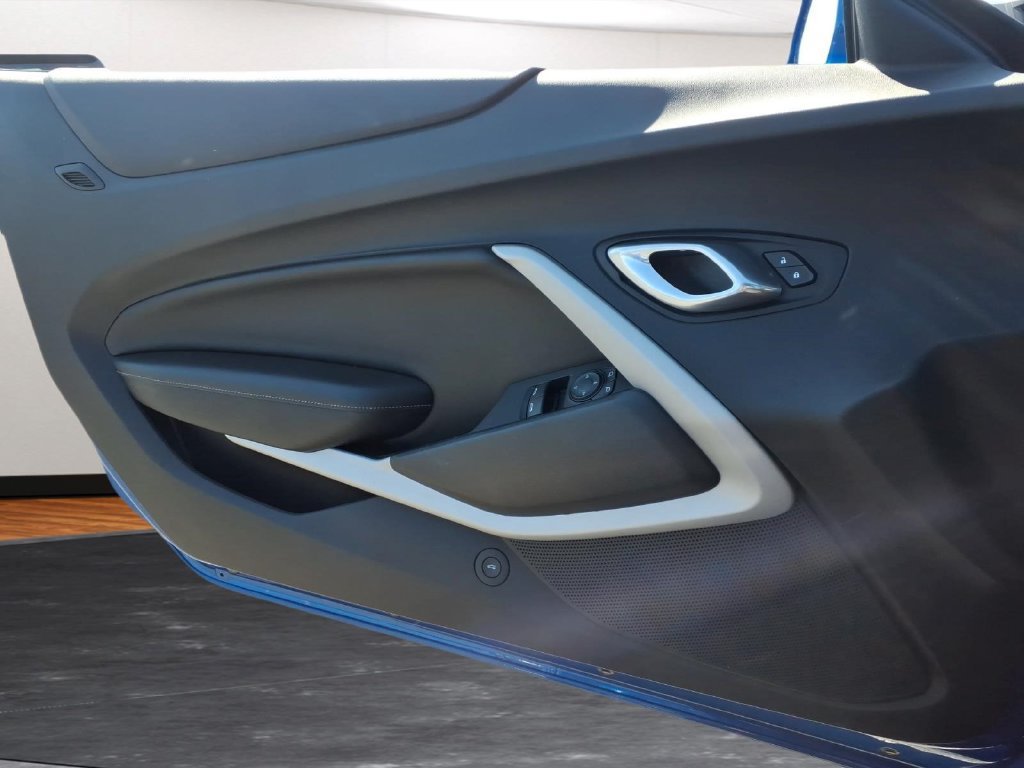 2018 Chevrolet Camaro 1LT - Photo 17