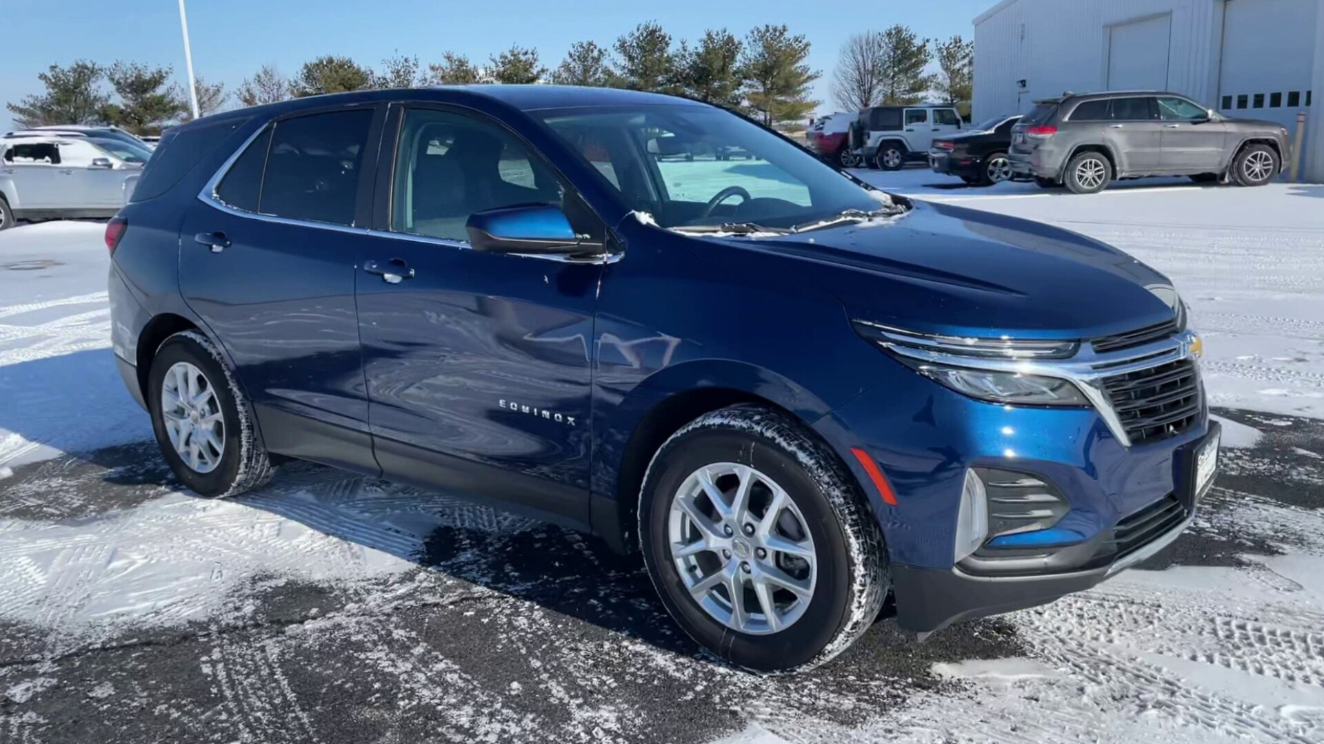 2022 Chevrolet Equinox LT photo 2