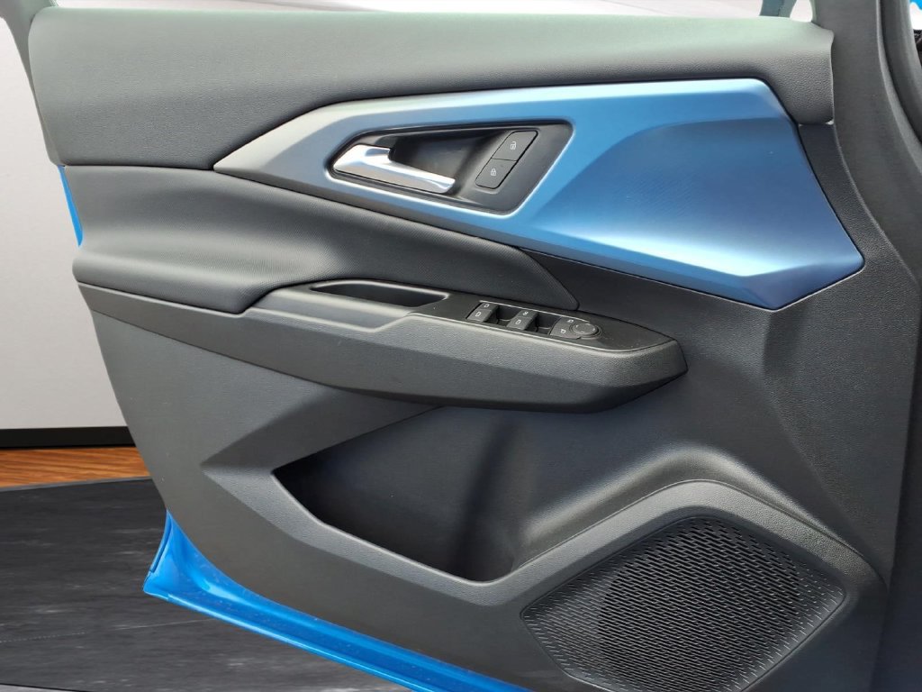 2024 Chevrolet Equinox EV LT - Photo 17