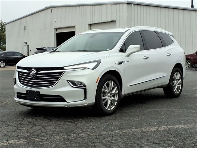2023 Buick Enclave Essence's photo